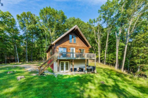 Modern Cabin w Hot Tub, Pond, Deck, Fire Pit, WiFi
